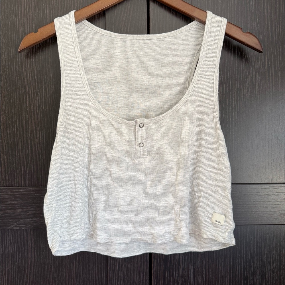 Vuori - Cove Crop Tank in Pale Heather